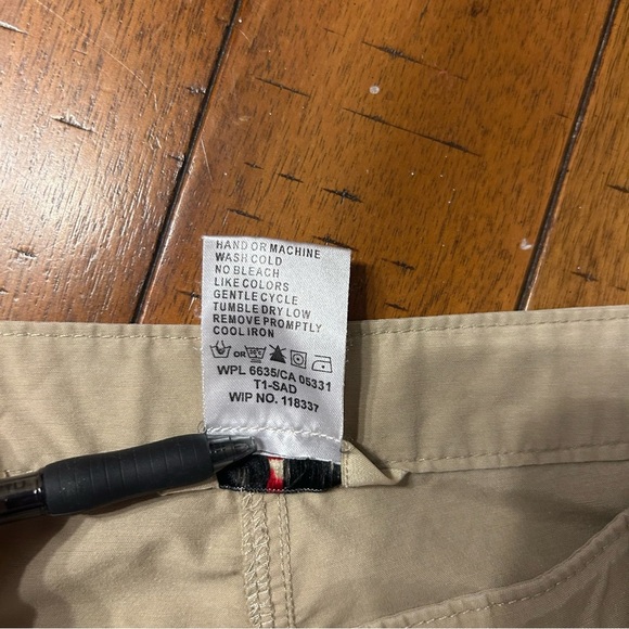 Woolrich Women’s Khaki Cropped Pants, Sz 16, Capris - Picture 8 of 8